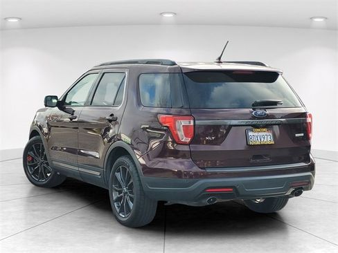 Used 2018 Ford Explorer XLT w/ Equipment Group 202A image 6