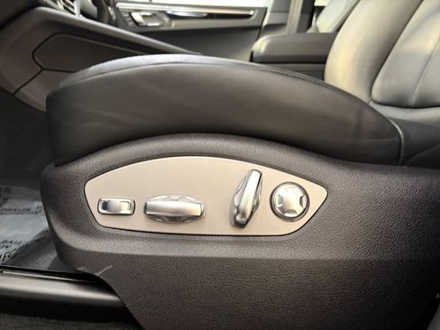 Certified 2026 Porsche Macan AWD/4WD image 19