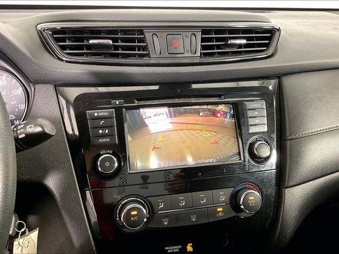 Used 2020 Nissan Rogue S FWD image 26