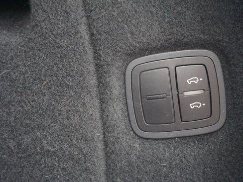 Used 2016 Porsche Cayenne S image 17