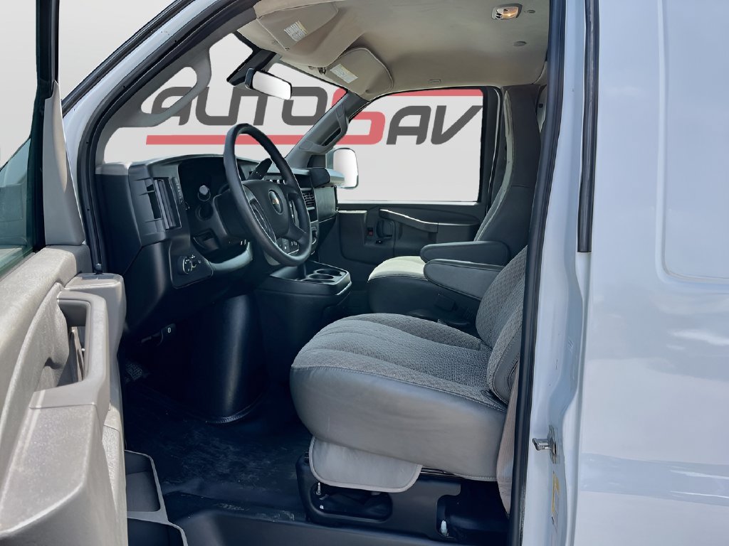 Used 2024 Chevrolet Express 2500 w/ Driver Convenience Package RWD image 19