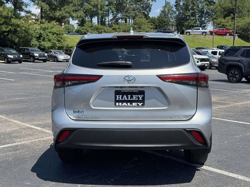 Used 2021 Toyota Highlander XLE AWD/4WD image 21