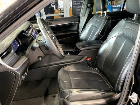 Used 2022 Jeep Grand Cherokee Overland image 3