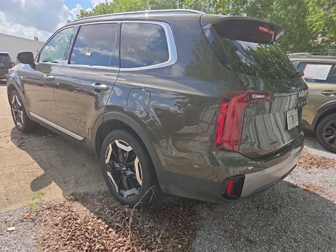 Used 2025 Kia Telluride S FWD image 8