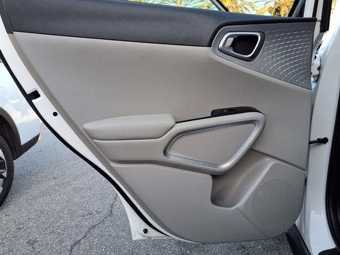 Certified 2025 Kia Soul LX w/ LX Technology Package FWD image 20