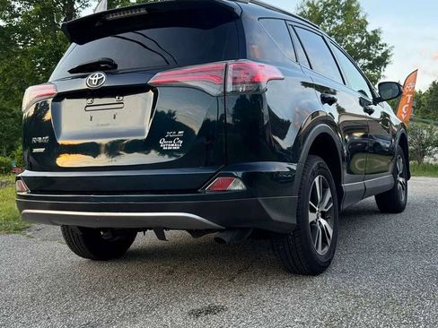 Used 2017 Toyota RAV4 XLE FWD image 4
