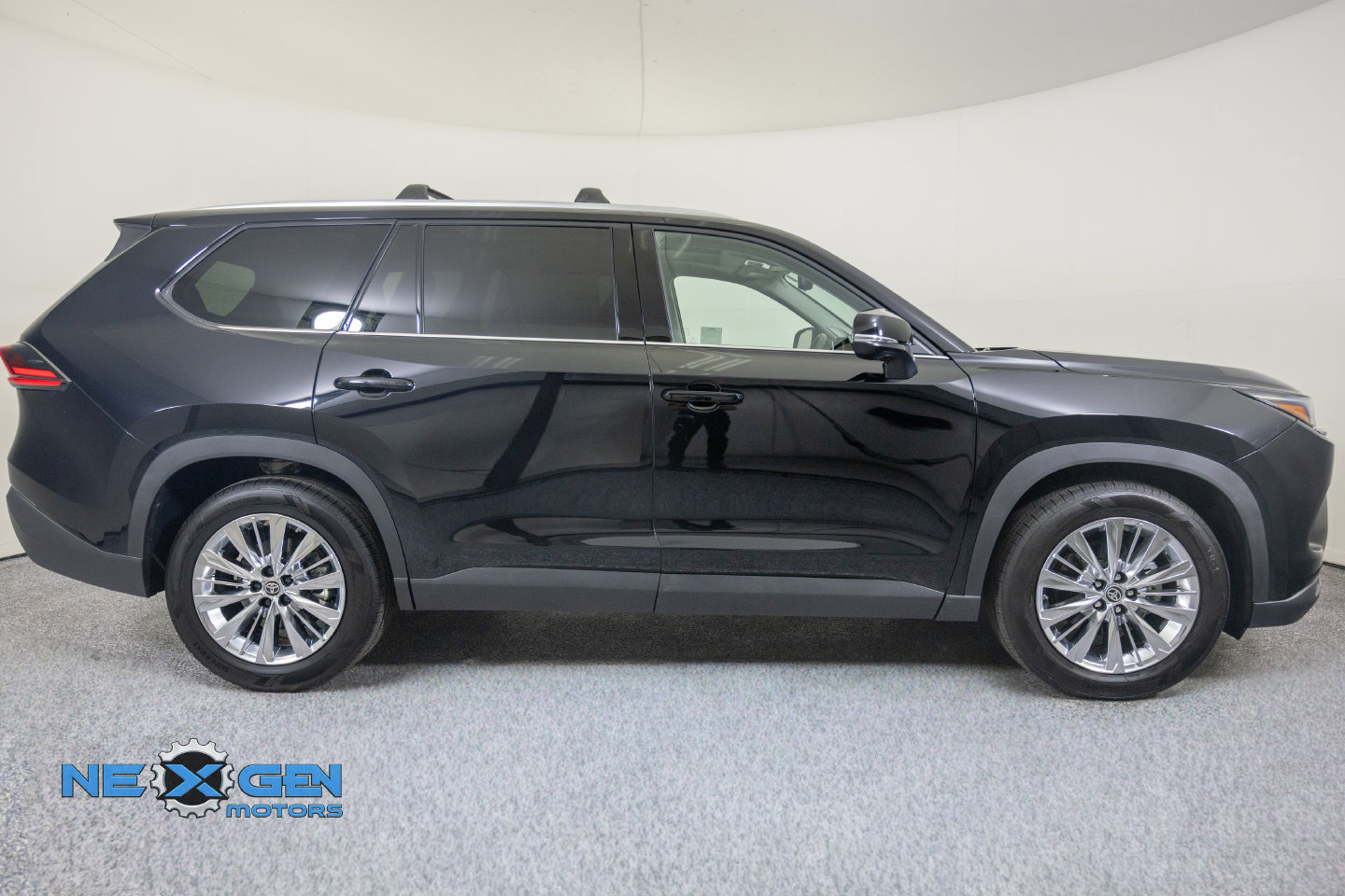 Used 2026 Toyota Grand Highlander AWD image 39
