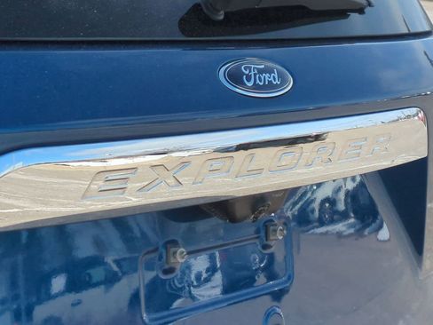Used 2023 Ford Explorer XLT image 13