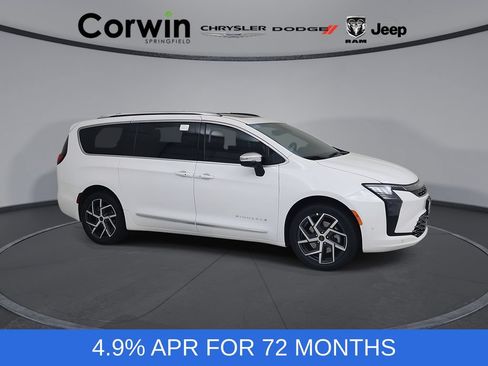 New 2027 Chrysler Pacifica Pinnacle w/ Theater Group AWD/4WD image 1