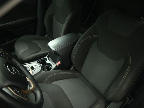 Used 2016 Jeep Cherokee Latitude AWD/4WD image 39