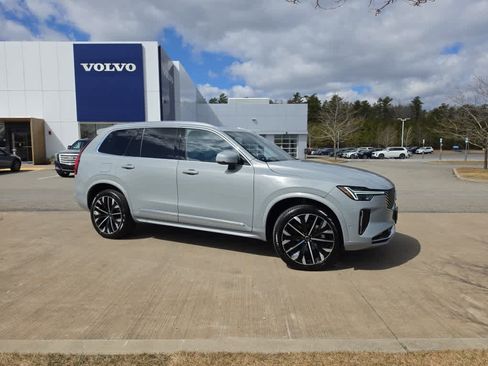 Used 2025 Volvo XC90 B6 Plus image 2