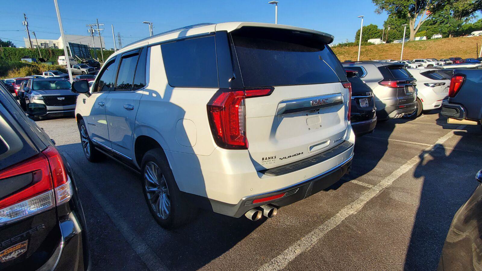 Used 2021 GMC Yukon Denali w/ Denali Premium Package AWD/4WD image 9