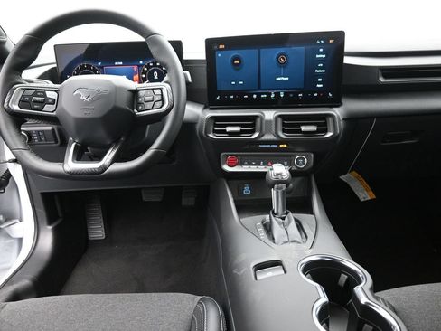 Used 2025 Ford Mustang Coupe RWD image 20