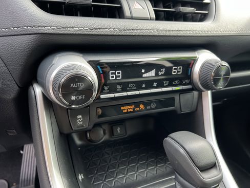 Used 2022 Toyota RAV4 XLE image 9