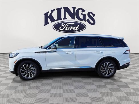 Used 2025 Lincoln Aviator AWD image 2