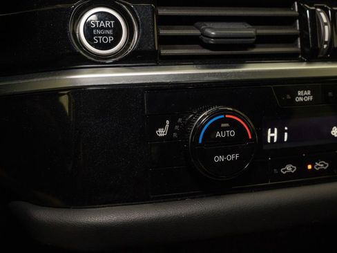 Certified 2024 Nissan Pathfinder SL image 16