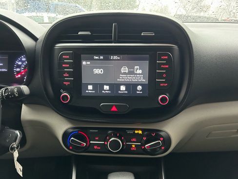 Used 2020 Kia Soul LX image 11