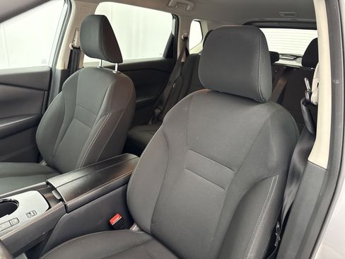 Used 2024 Nissan Rogue S image 8