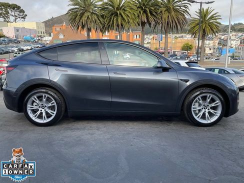 Used 2024 Tesla Model Y Long Range AWD/4WD image 3