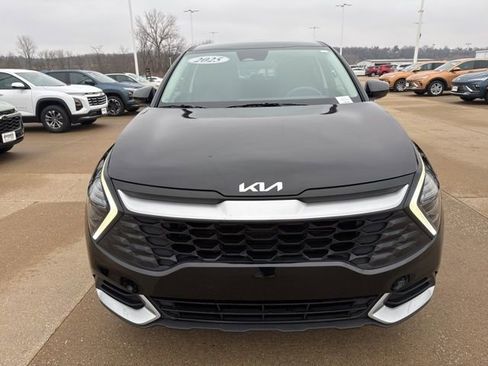 Used 2025 Kia Sportage LX image 8