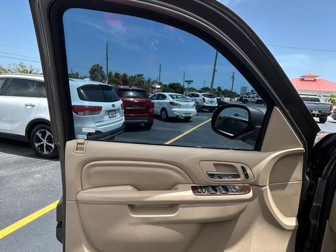 Used 2013 Cadillac Escalade ESV Luxury RWD image 26