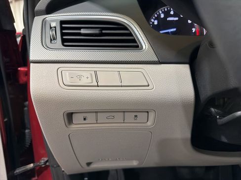 Used 2015 Hyundai Sonata SE image 16