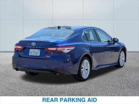 Used 2018 Toyota Camry XLE FWD image 7