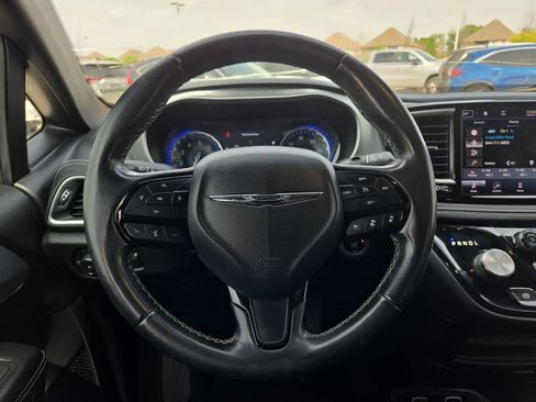 Used 2021 Chrysler Pacifica Touring w/ S Appearance Package FWD image 20