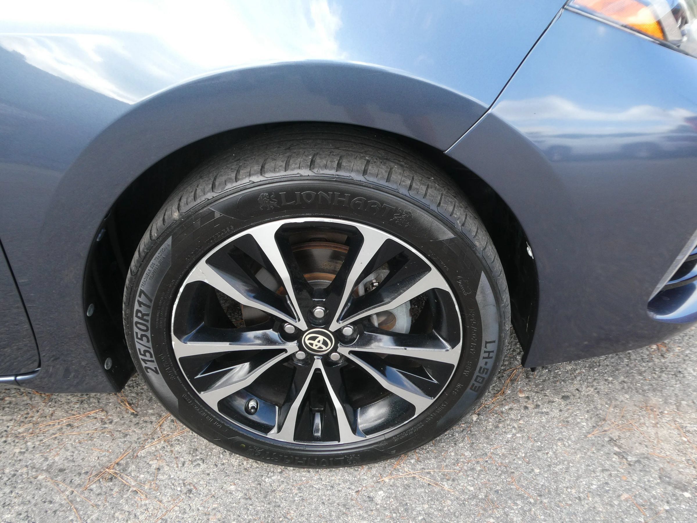 Used 2017 Toyota Corolla SE FWD image 29