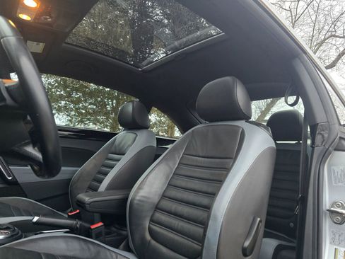 Used 2012 Volkswagen Beetle Turbo FWD image 16