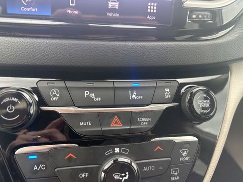 Used 2022 Chrysler Pacifica Touring-L FWD image 17