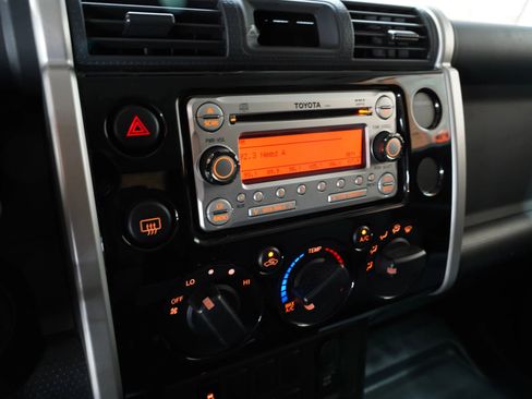 Used 2013 Toyota FJ Cruiser 4WD w/ Convenience Pkg image 55