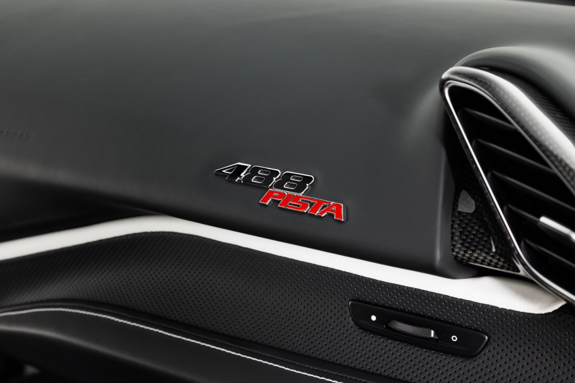 Used 2020 Ferrari 488 Pista Coupe RWD image 40