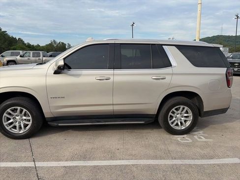 Used 2022 Chevrolet Tahoe LT w/ Luxury Package AWD/4WD image 3