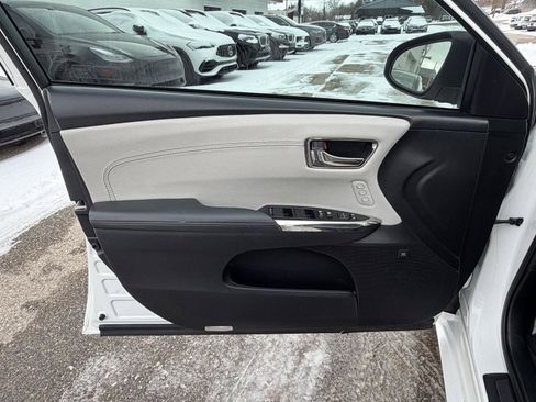Used 2018 Toyota Avalon Limited image 8