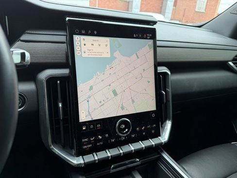 Used 2024 GMC Acadia Denali w/ Super Cruise Package image 31