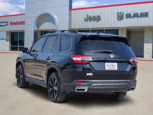 Used 2025 Honda Pilot Black Edition image 4