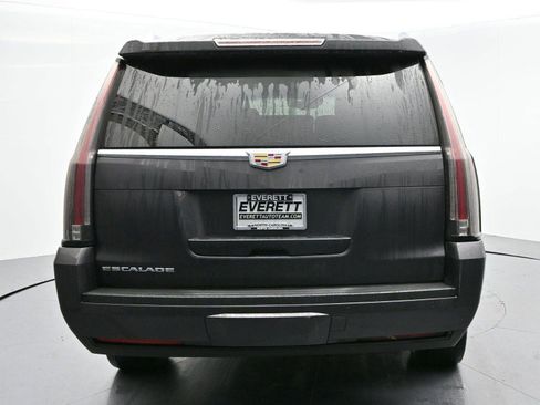Used 2016 Cadillac Escalade ESV Premium image 6