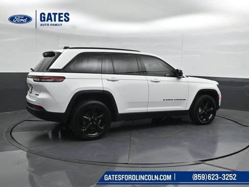 Used 2023 Jeep Grand Cherokee Limited w/ Black Appearance Package AWD/4WD image 2