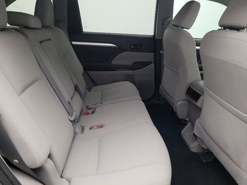 Used 2019 Toyota Highlander LE FWD image 19