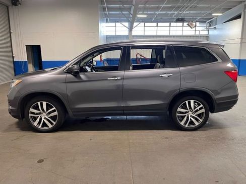 Used 2017 Honda Pilot Touring image 5