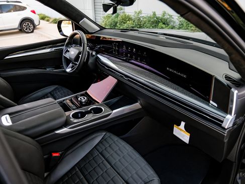 Used 2025 Cadillac Escalade V image 47