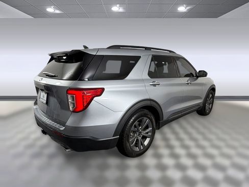 Used 2021 Ford Explorer XLT w/ Equipment Group 202A RWD image 9