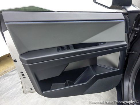 Used 2026 Tesla Cybertruck AWD Crew Cab image 37