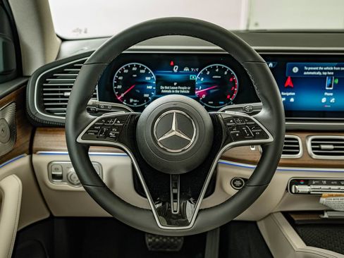 Used 2026 Mercedes-Benz GLS 450 4MATIC image 22