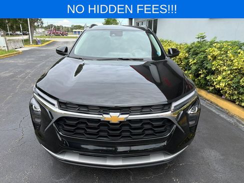 Used 2025 Chevrolet Trax LT w/ Sunroof Package FWD image 4