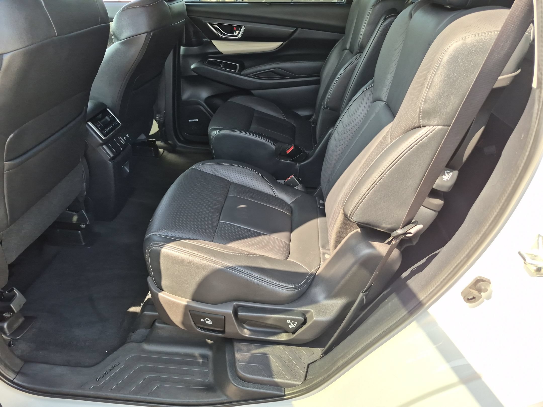 Used 2022 Subaru Ascent Limited w/ Technology Package AWD/4WD image 16