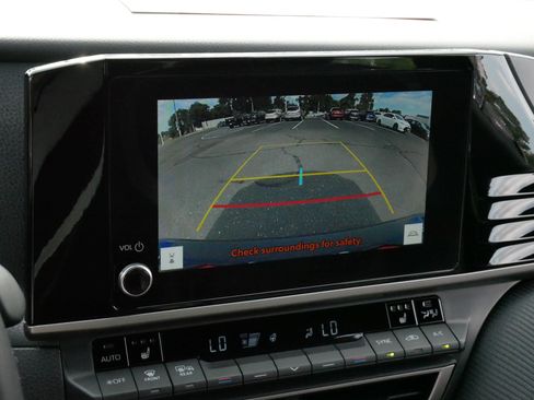Used 2025 Toyota Camry SE w/ Convenience Package FWD image 30