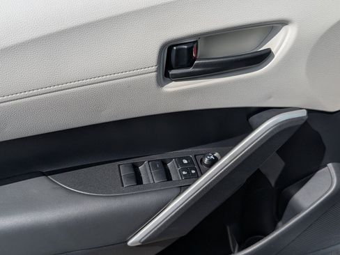 Used 2026 Toyota Corolla Cross L image 15