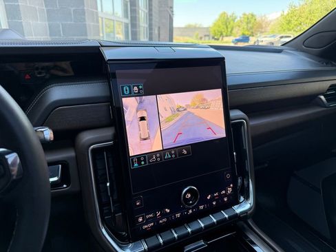 Used 2025 GMC Yukon Denali Ultimate AWD/4WD image 23